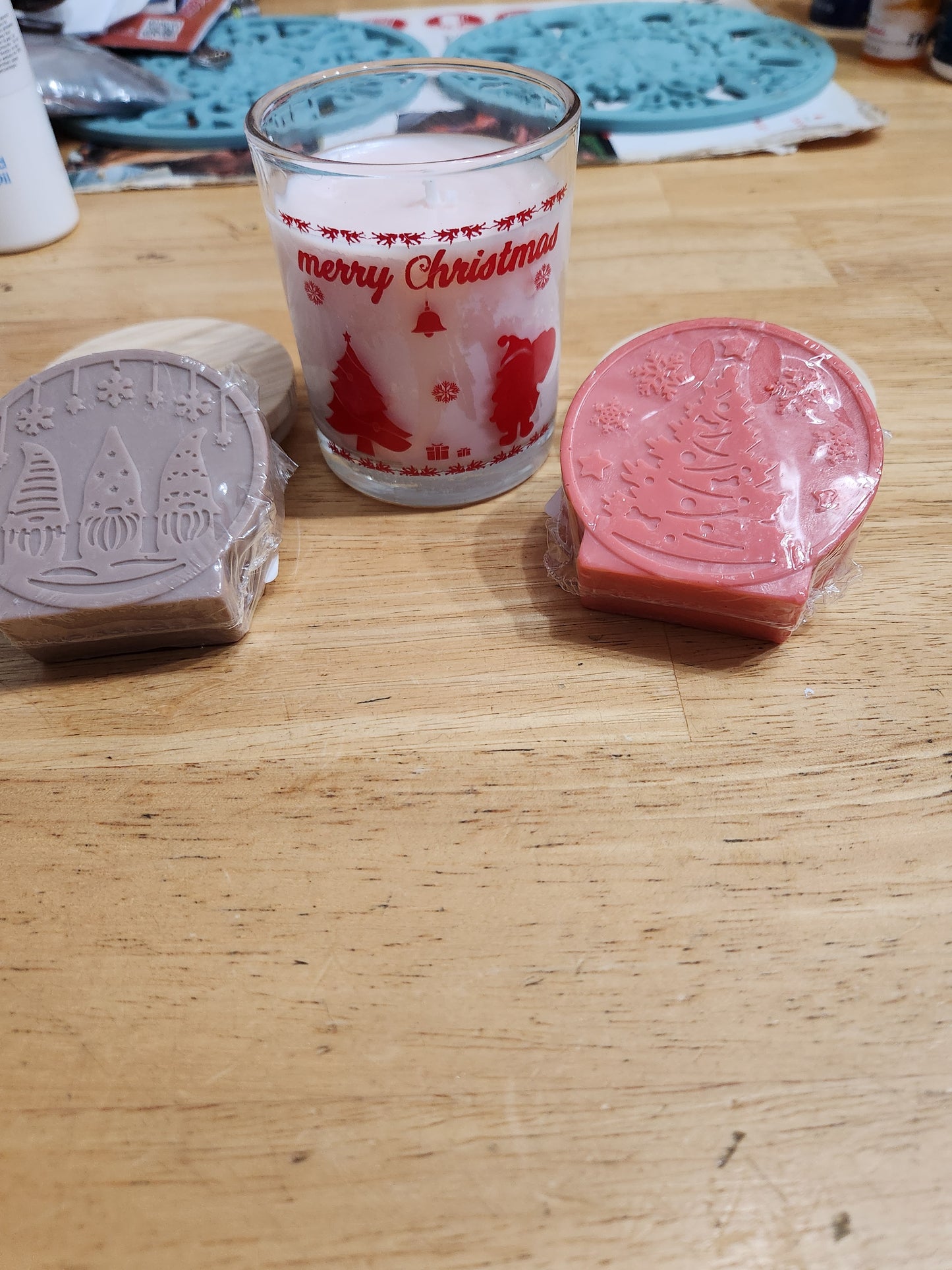 Tasty Christmas Treats Goatmilk Soap and Candle Gift Set (Unisex)