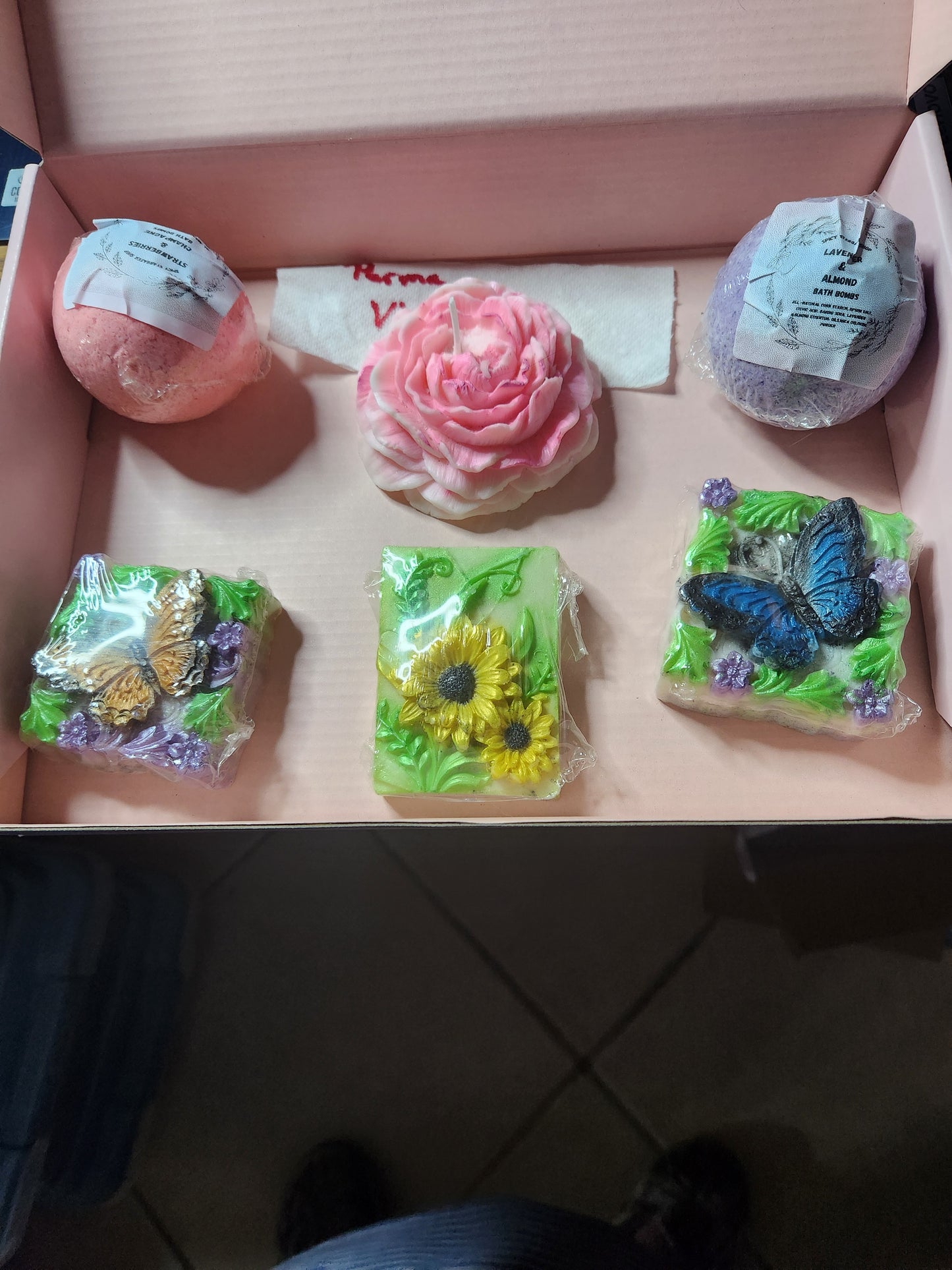 Mother's Day Butterflies Soaps & Bath Fizzy Bombs Gift Bundle