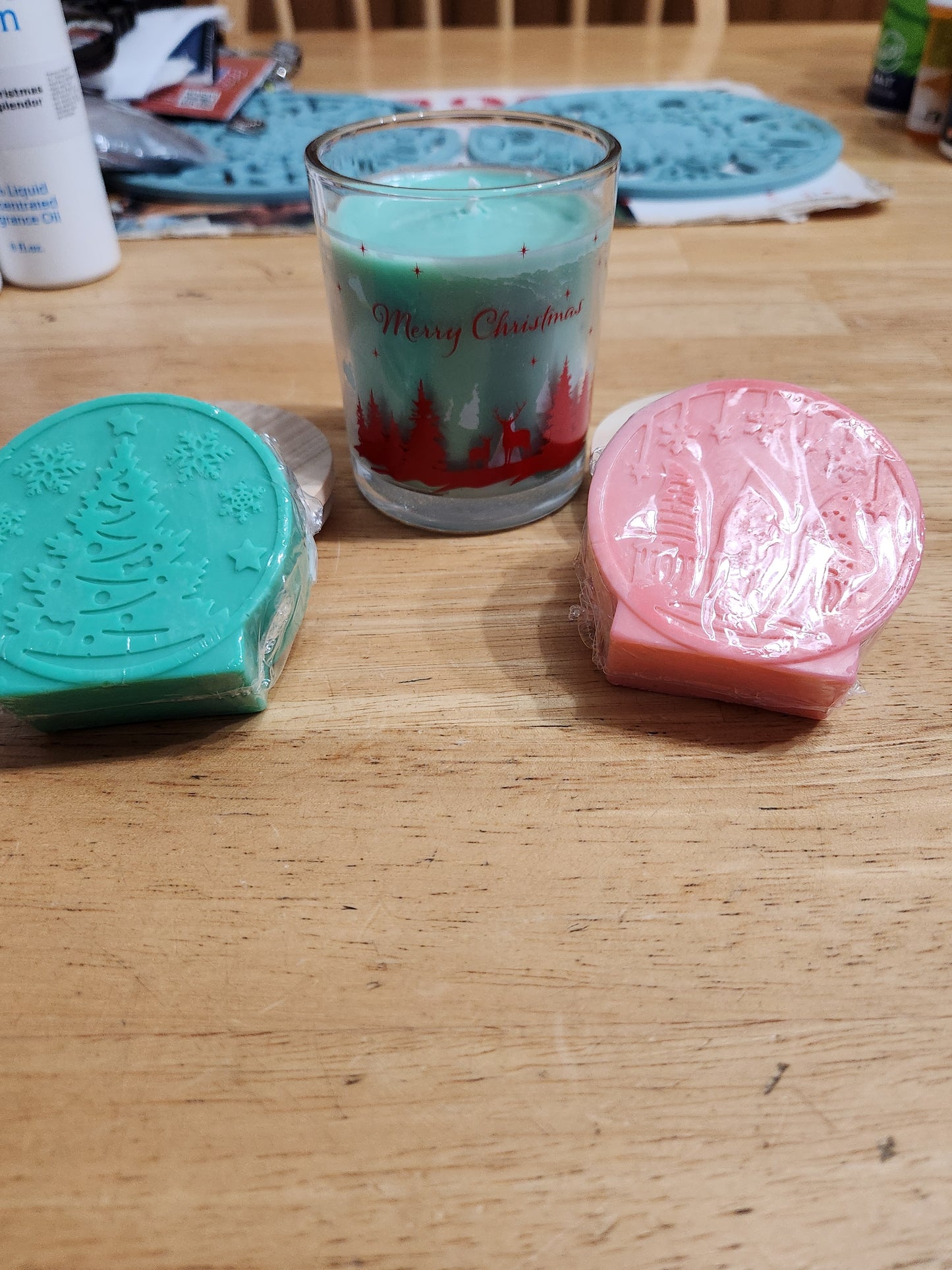 Handmade Christmas Queen Gift Set,  Pearberry and Cashmere Scented Goatmilk Soaps and 8-ounce Country Christmas  Scented Soy Wax Gift Box (Women)